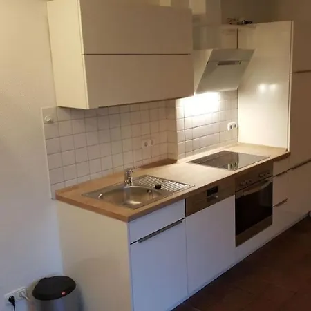 1 With Southeast Terrace, Luetje Gaadt *